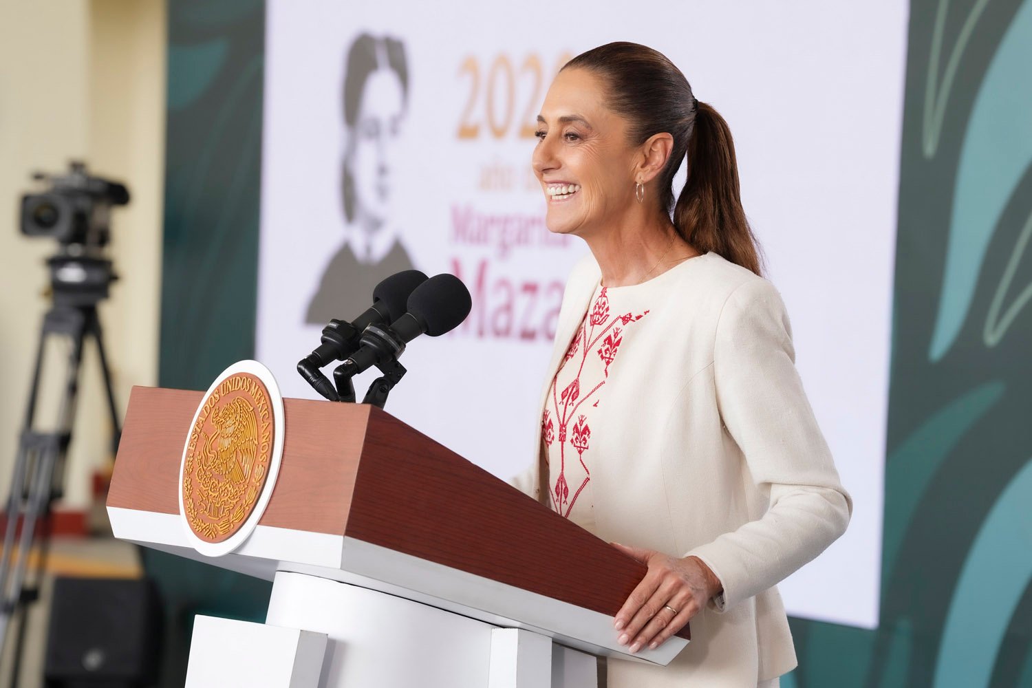 nota política raíz