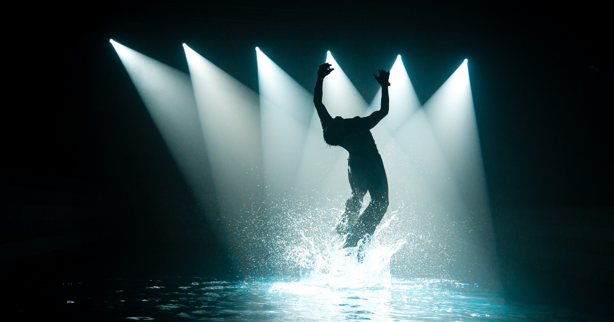 “Agua. Danza, juego, vida, reflejo” promueve la conexión sensorial en Foro A Poco No